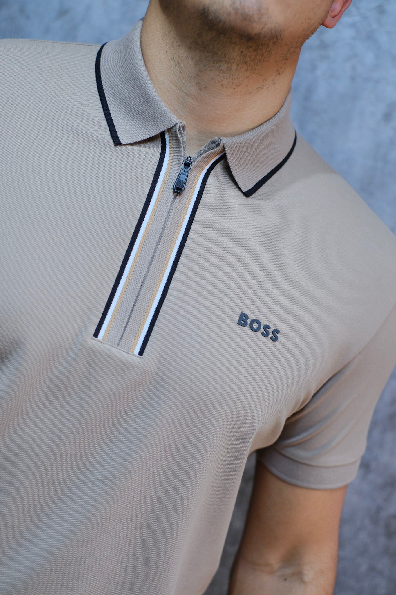 Polo HUG Beige Regular Fit 2026