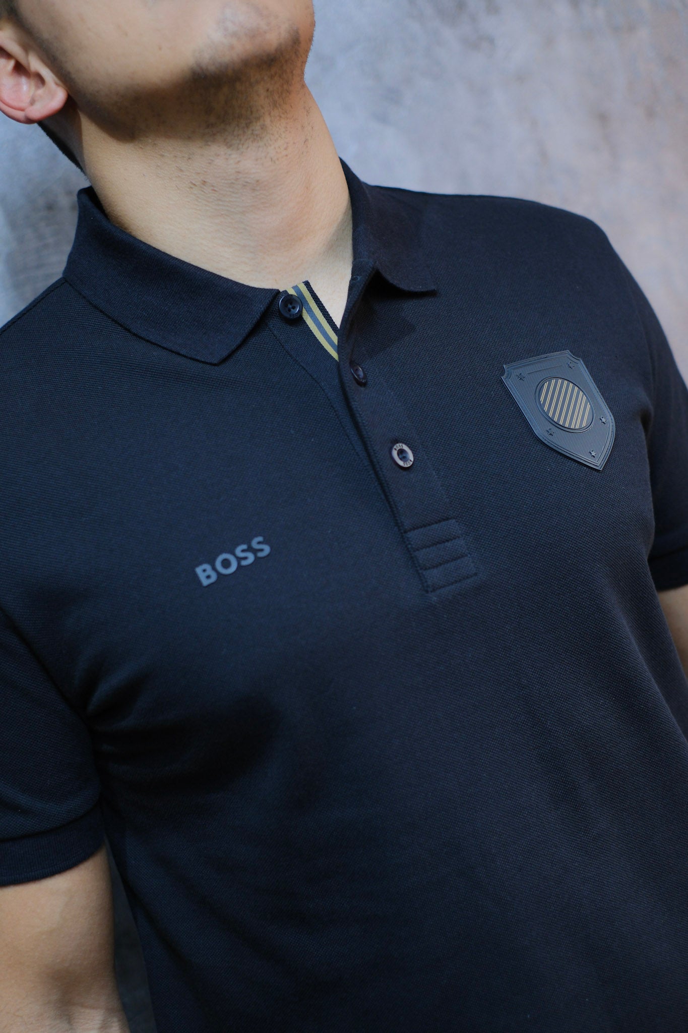 Polo HUG Negra Regular Fit 2026