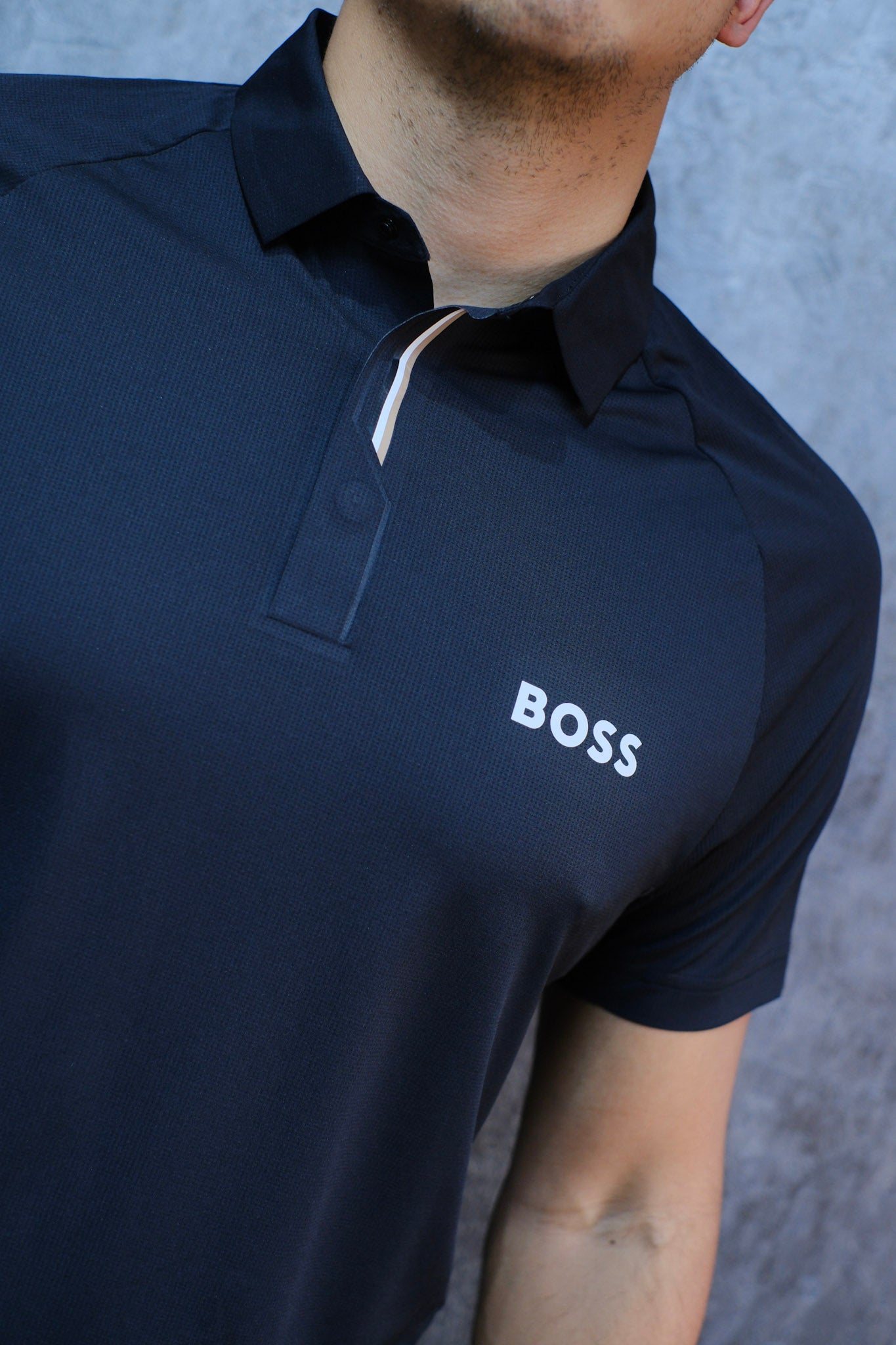 Polo HUG Negra Regular Fit 2026