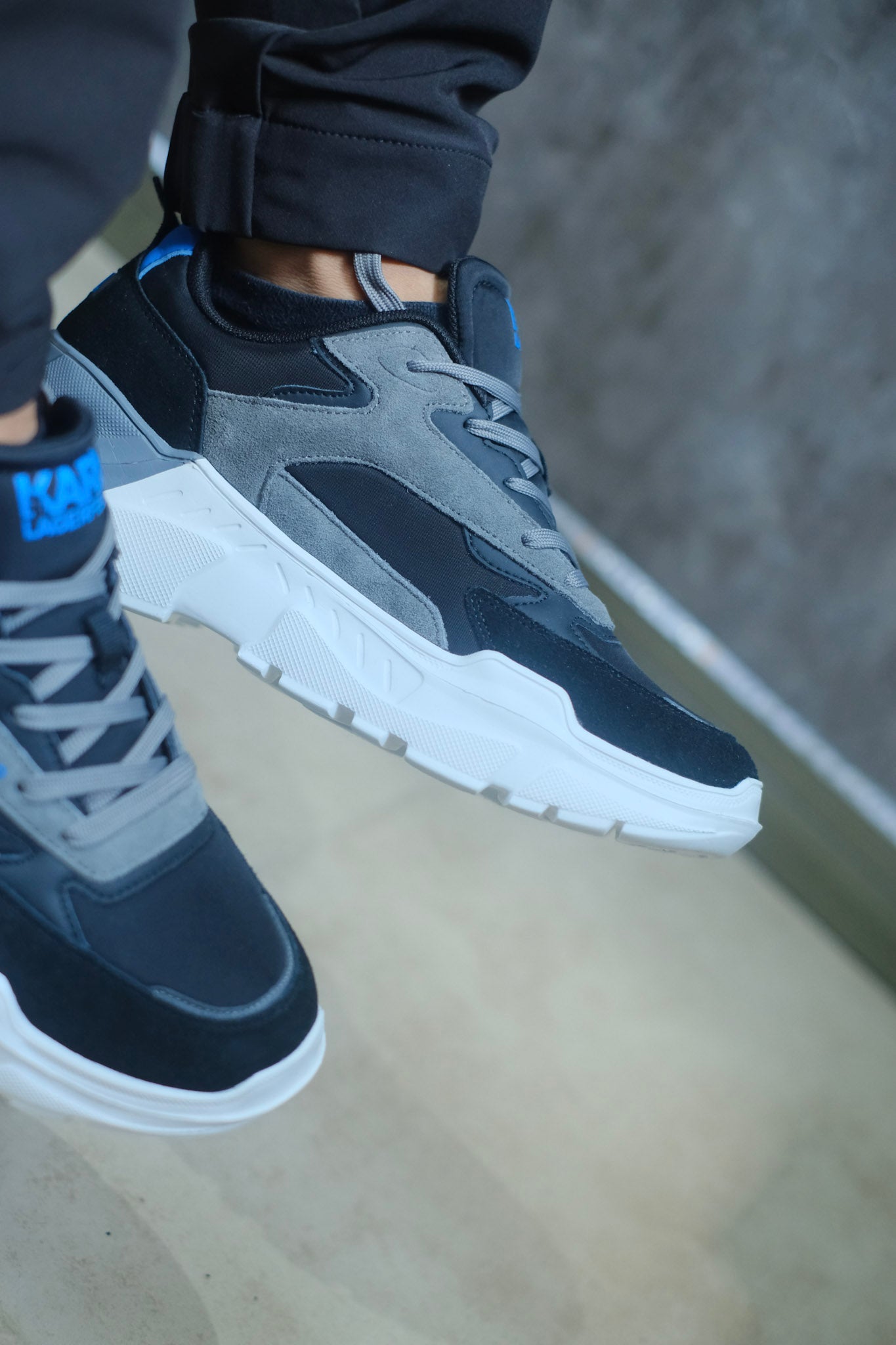 Tenis Kar Negros con azul