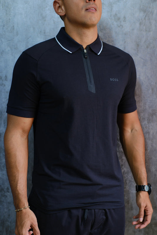 Camisa polo negra de hombre con cremallera y logo BOSS, estilo casual moderno