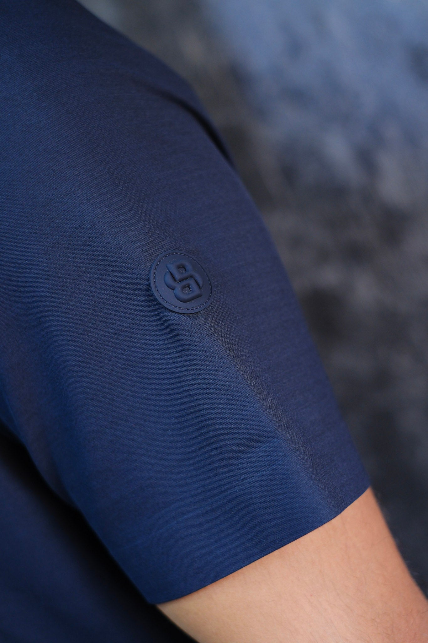 Polo HUG Azul Oscuro Regular Fit 2026