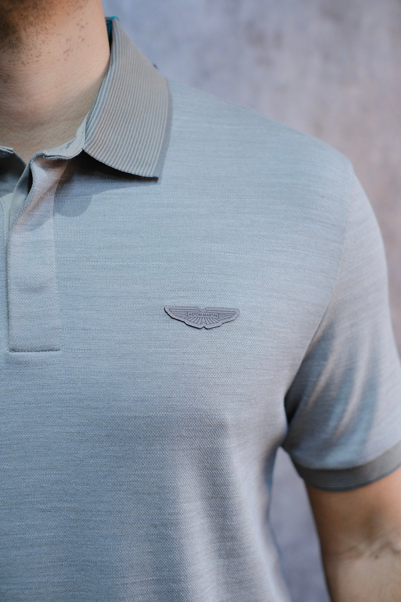 Polo HUG Regular Fit Colaboración Aston Martin 2026