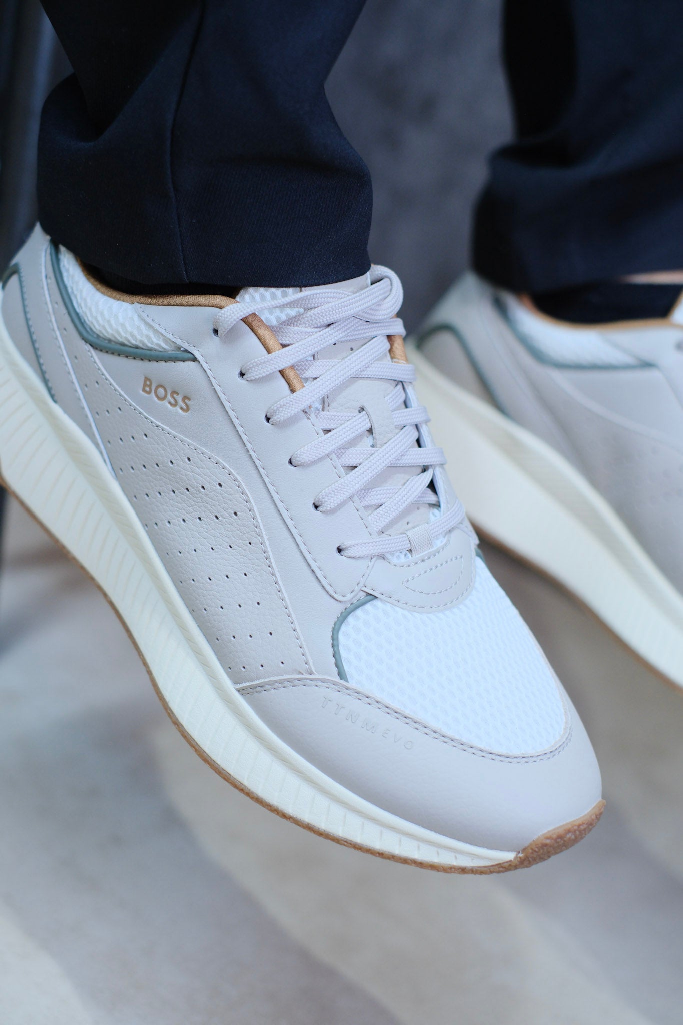 Tenis HUG Beige