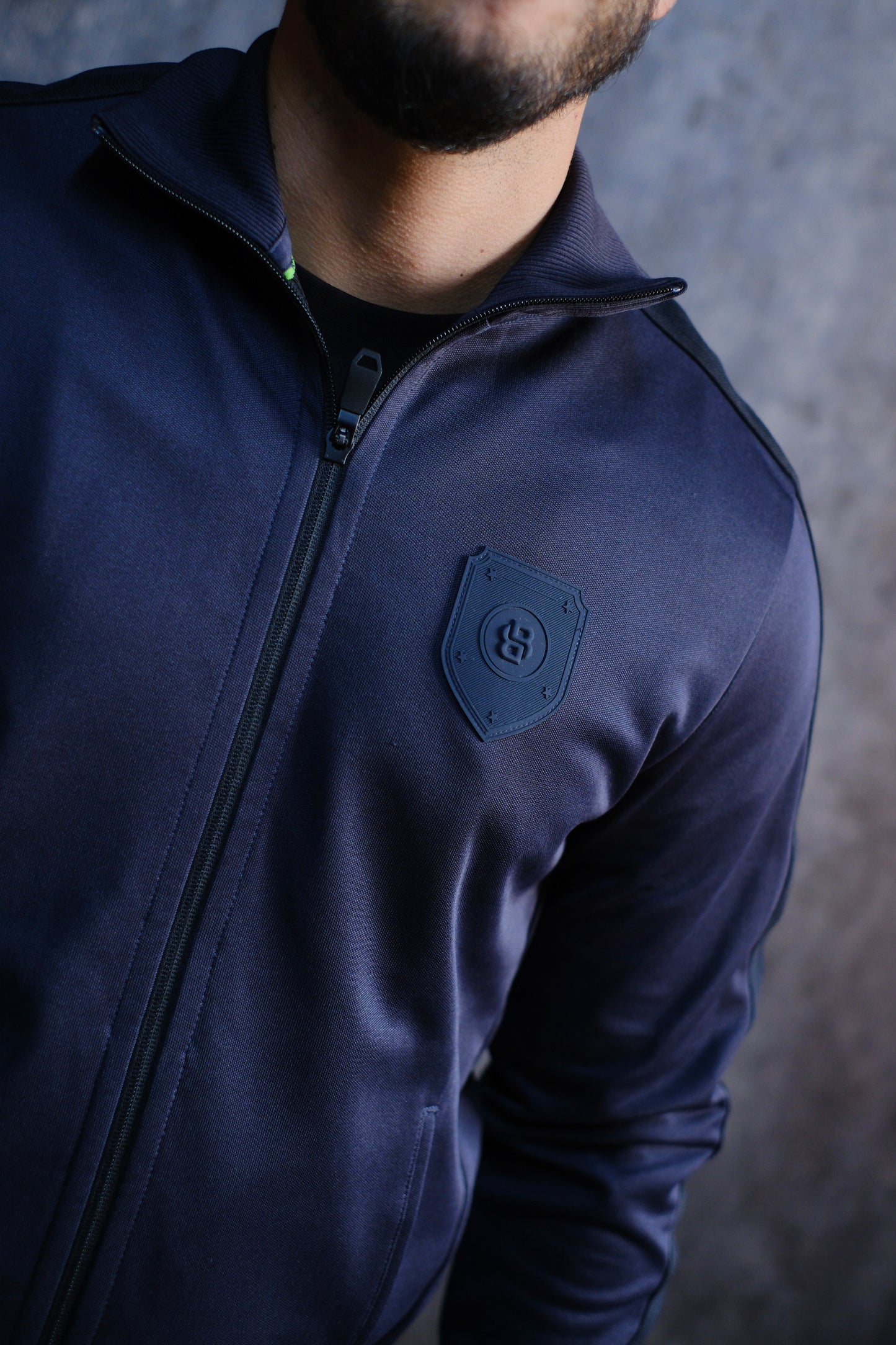 CHAQUETA HUG NAVY PREMIUM 2026