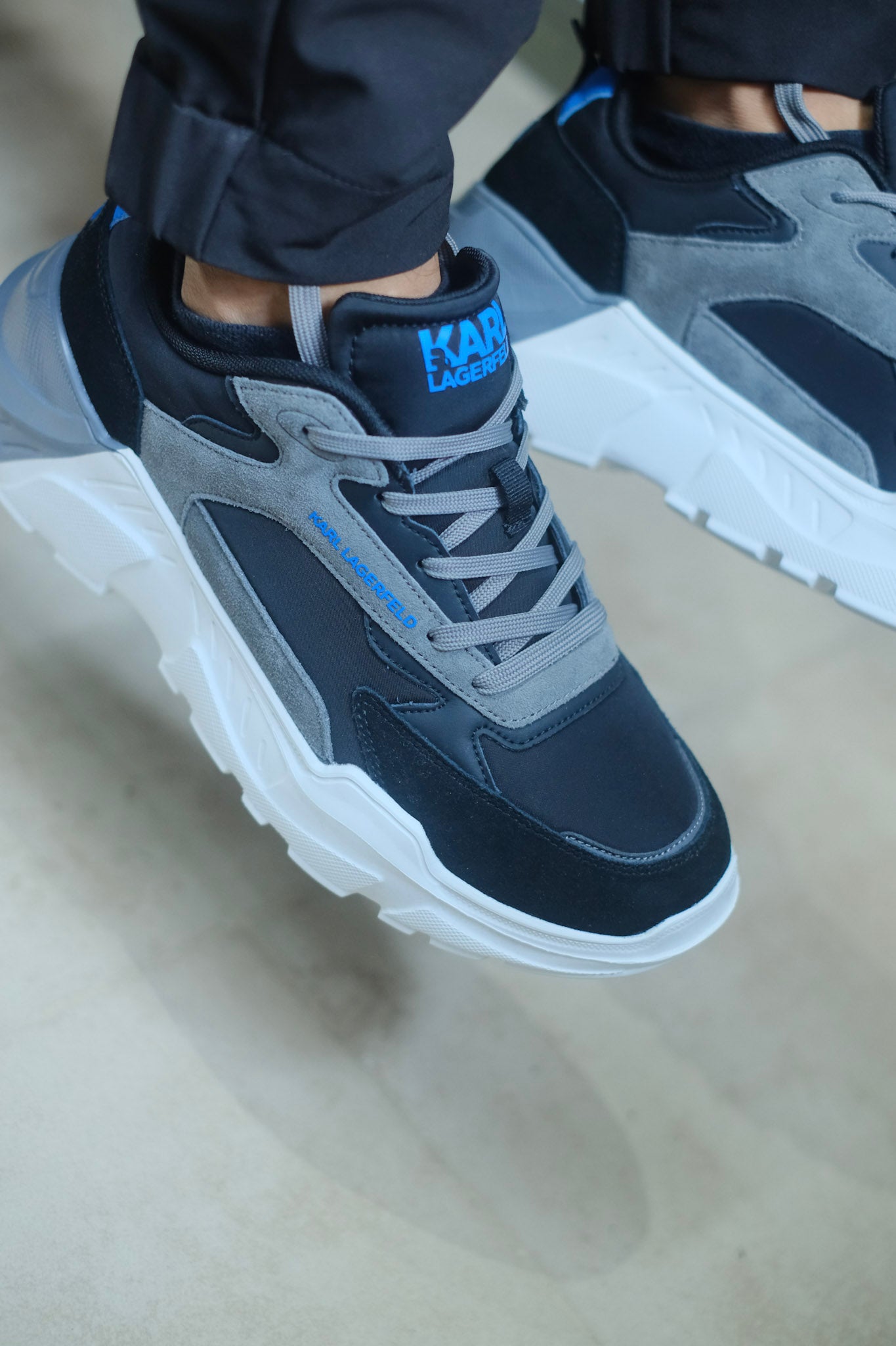Tenis Kar Negros con azul