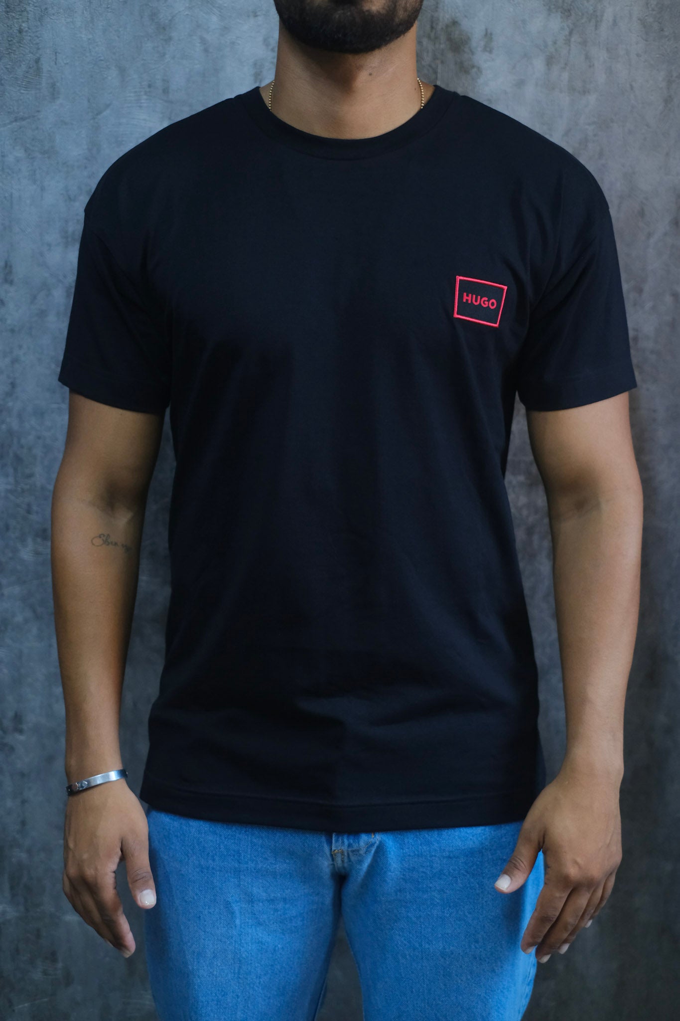 Camiseta HUG Negro