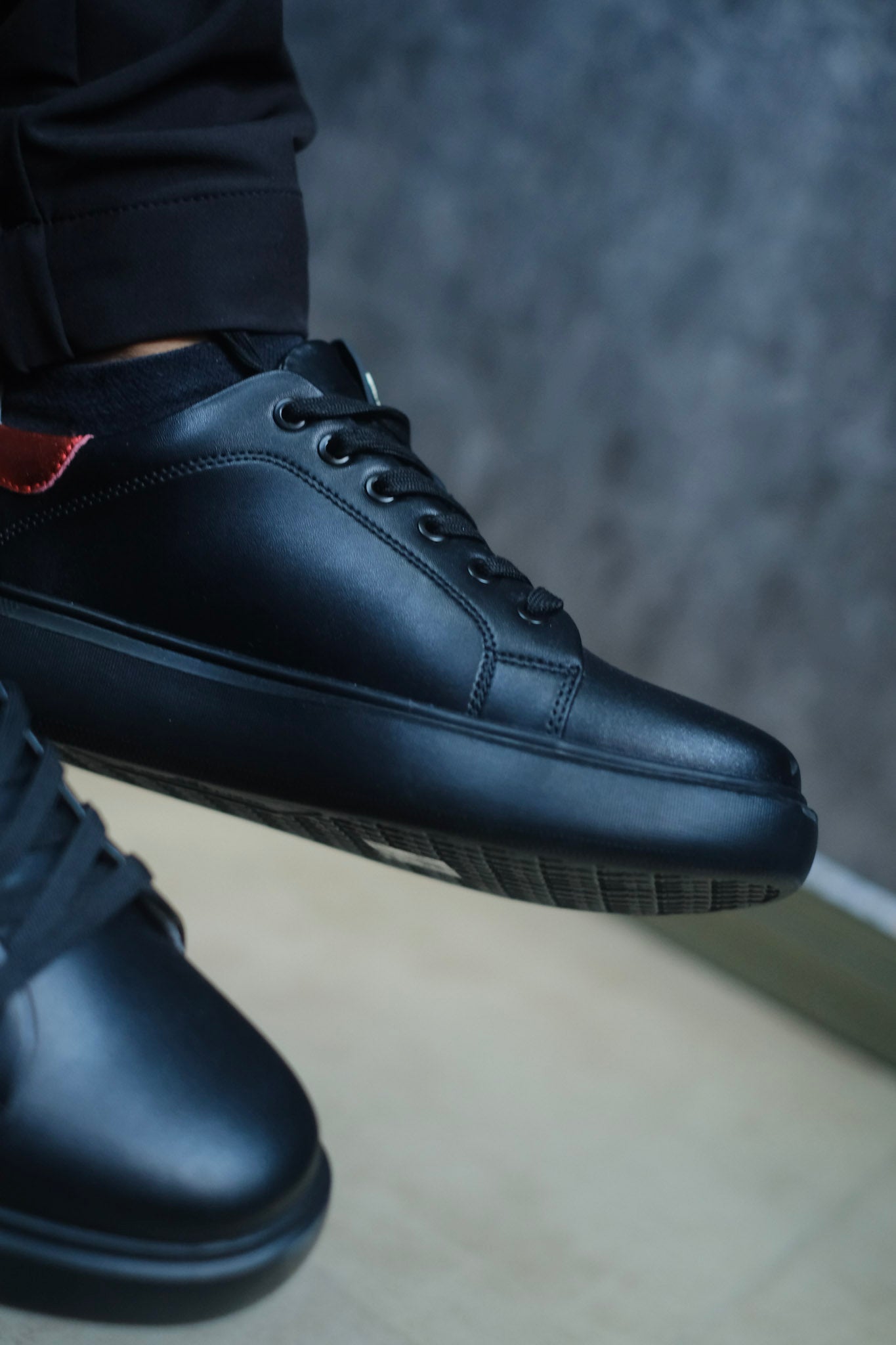 Tenis KAR Negros con Rojo