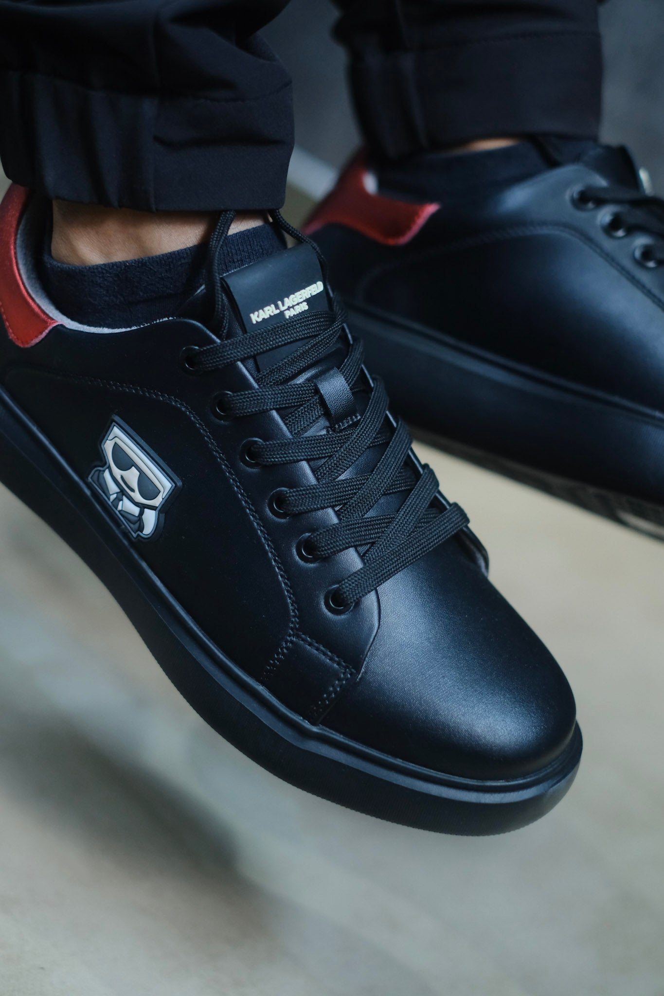 Tenis KAR Negros con Rojo