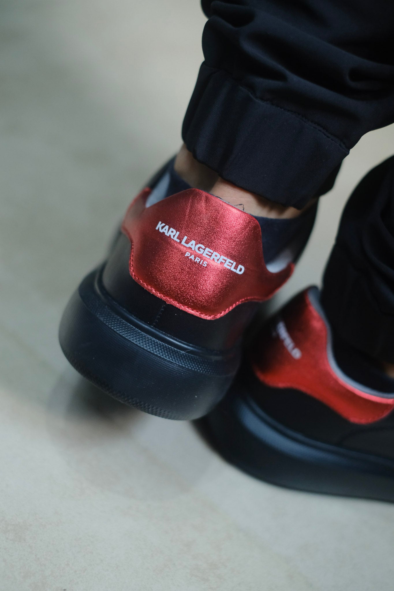 Tenis KAR Negros con Rojo