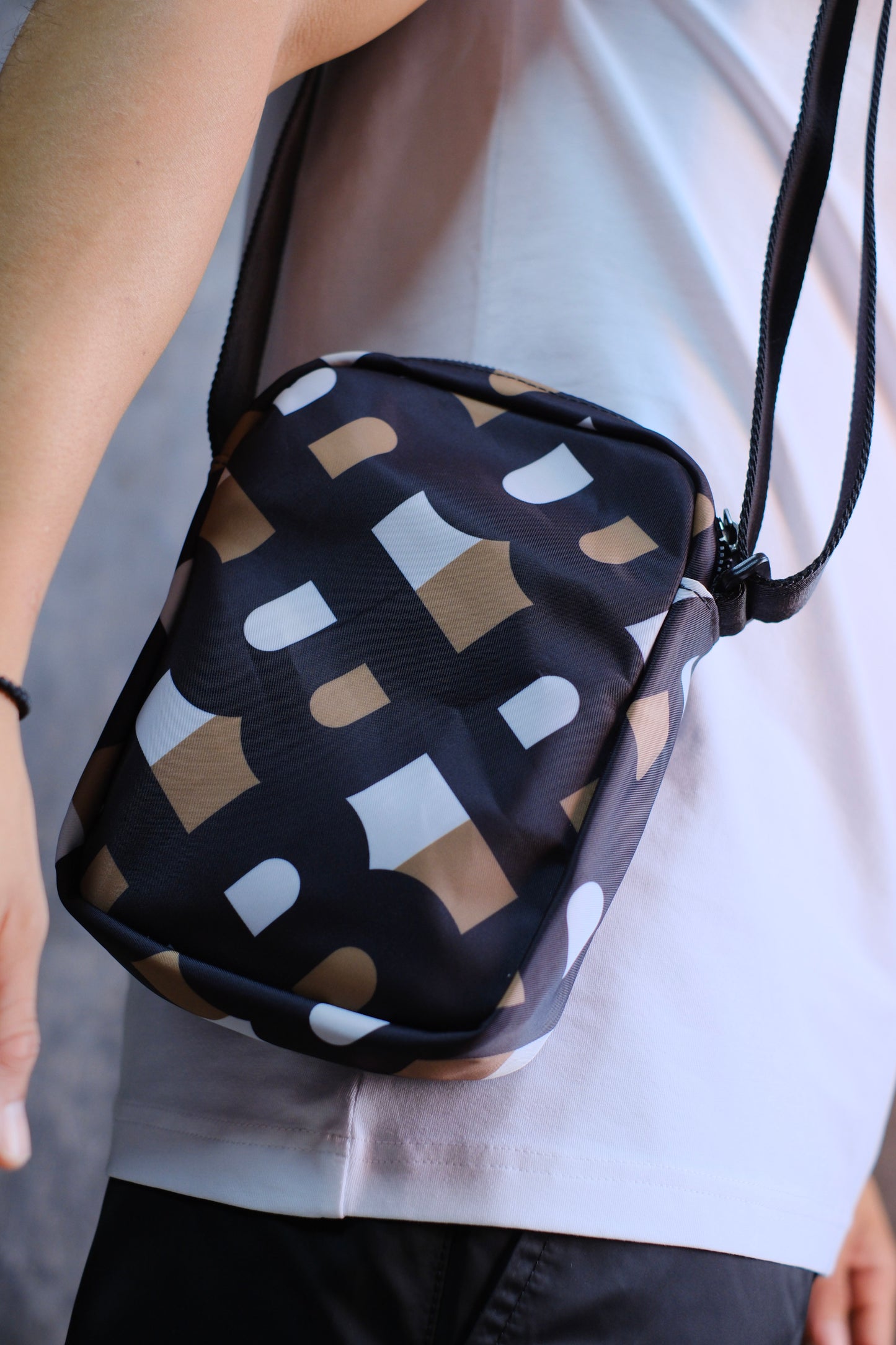 Bolso HUG beige letras