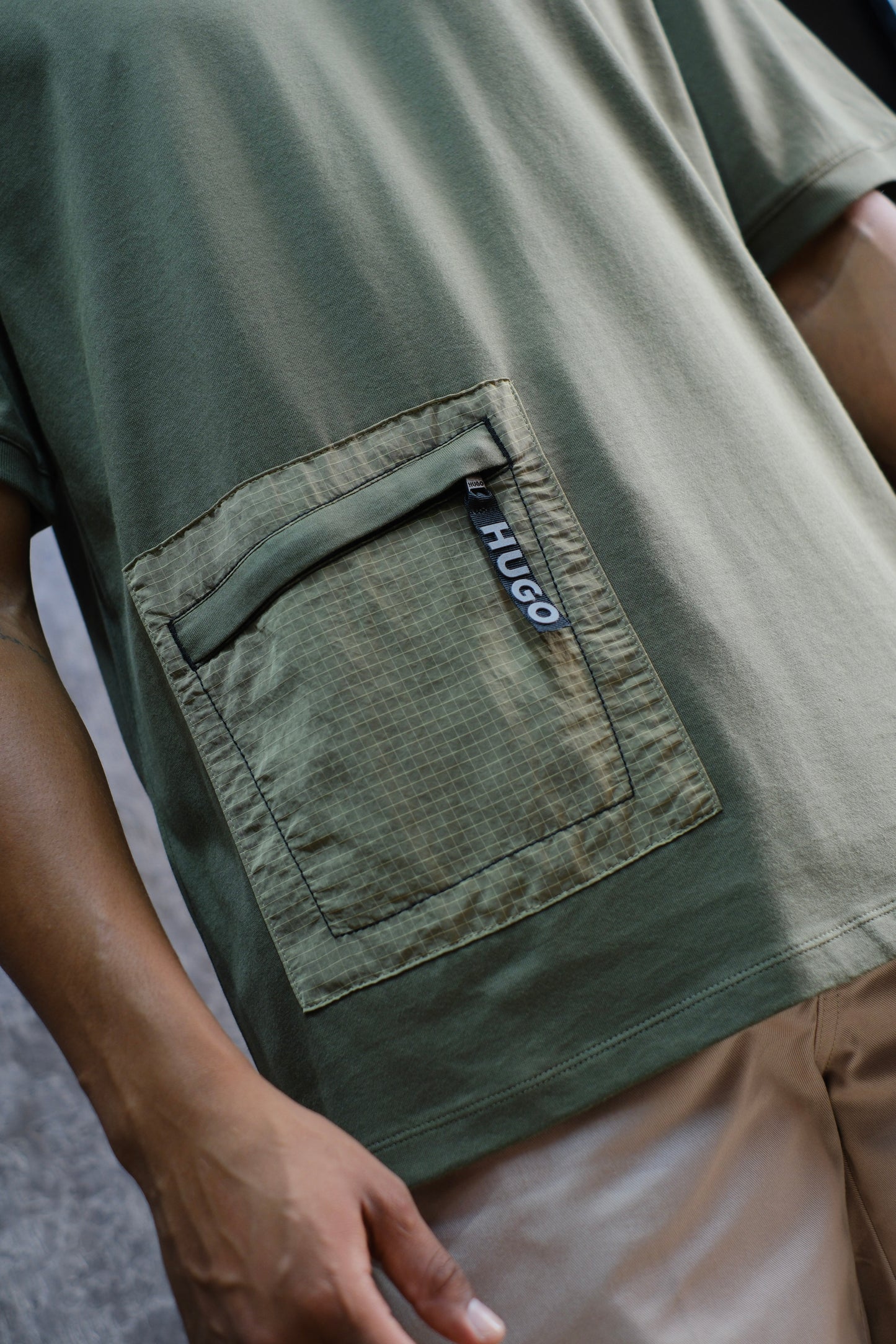 CAMISETA HUG VERDE MILITAR